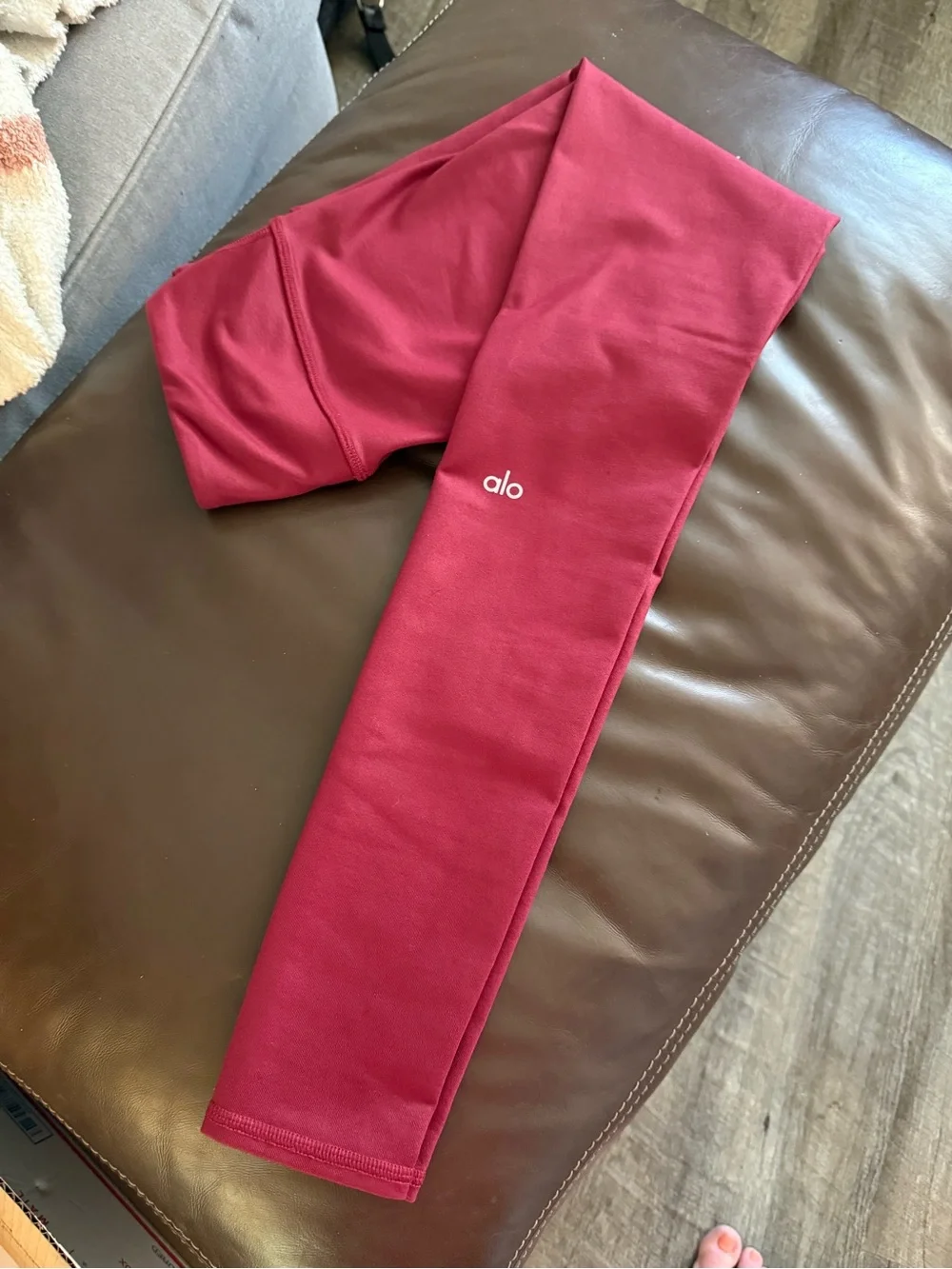 ALO Yoga XS Maroon Performance Leggings